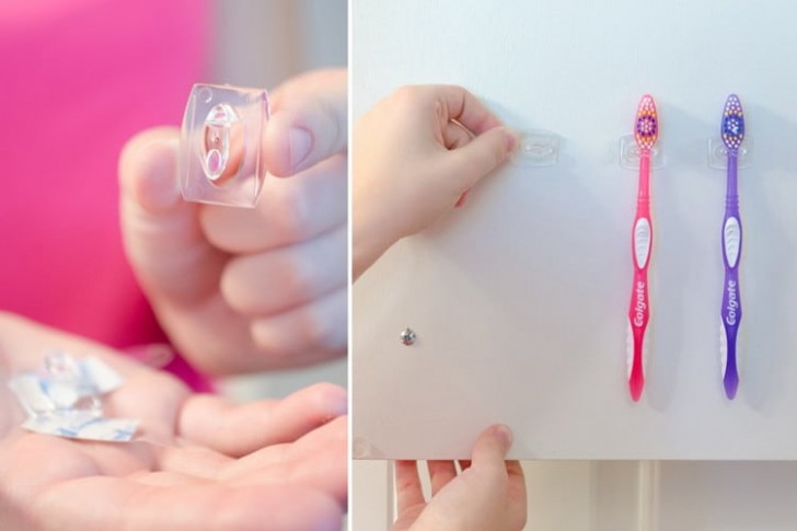 With wall mounted self-adhesive hooks you can create handy supports for toothbrushes! Simply attach them horizontally.