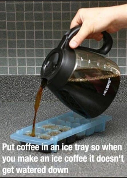 Eiskaffee-Liebhaber? Um es frisch zu halten, verwendet gefrorene Kaffeewürfel.