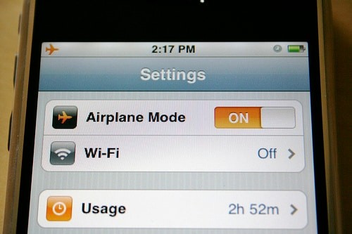 Pour accélérer le temps de recharge, réglez votre téléphone portable en mode avion.
