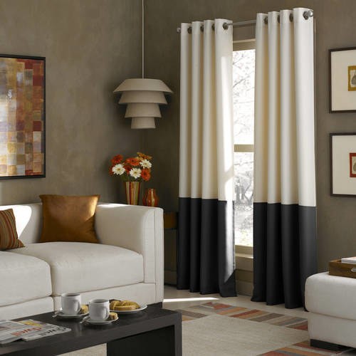 Two-tone curtains will add a touch of unmistakable charm.