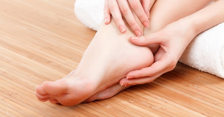 Milk and baking soda! These are the two ingredients you need to obtain soft feet like those of a newborn baby.