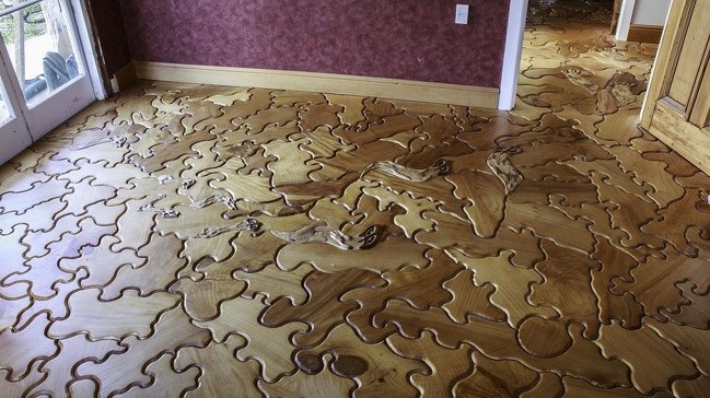 Pavimento de puzzle: difícil de montar, impossível limpar.