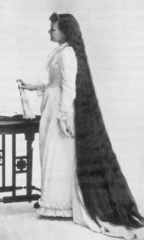 In 1888 vertrok ze naar de Verenigde Staten waar ze haar eerste kapperssalon opende in 1891 van het spaargeld dat ze had, ongeveer 360 dollar.