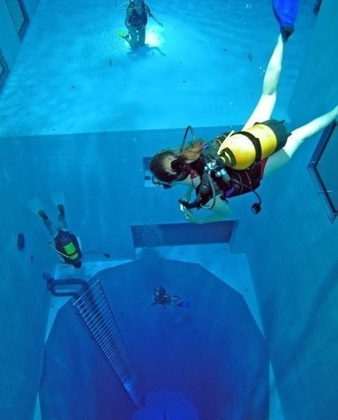 4. Si vous aimez le milieu marin, cette piscine est située en Belgique : elle est profonde de près de 35 mètres et vous donne l'impression d'être dans les abysses.