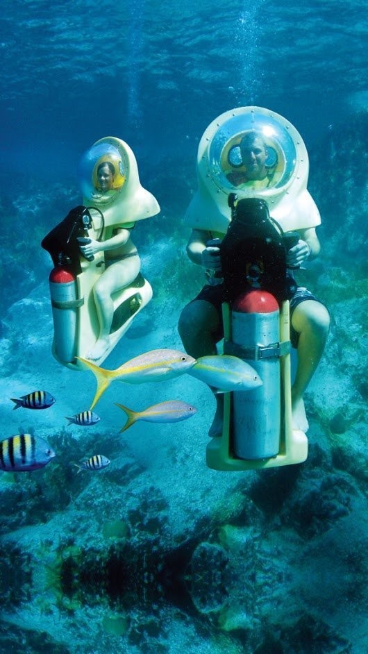 6. Si vous aimez la mer, vous pouvez profiter d'une balade sur un mini-sous-marin aux Bahamas.