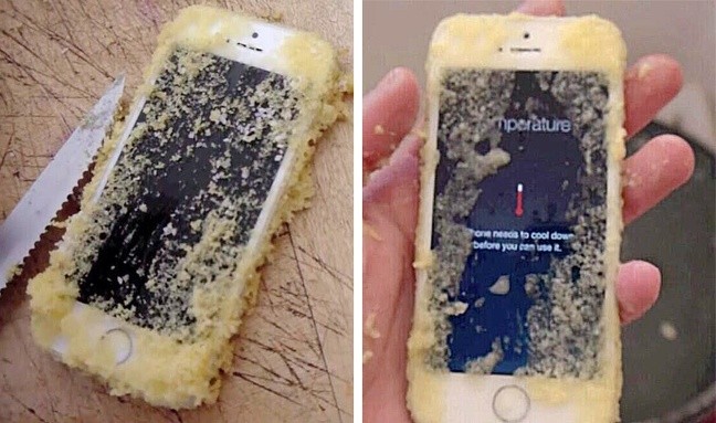 1. Se rendre compte seulement lors de la cuisson au four que vous avez fait tomber votre téléphone portable dans la pâte à gâteau.
