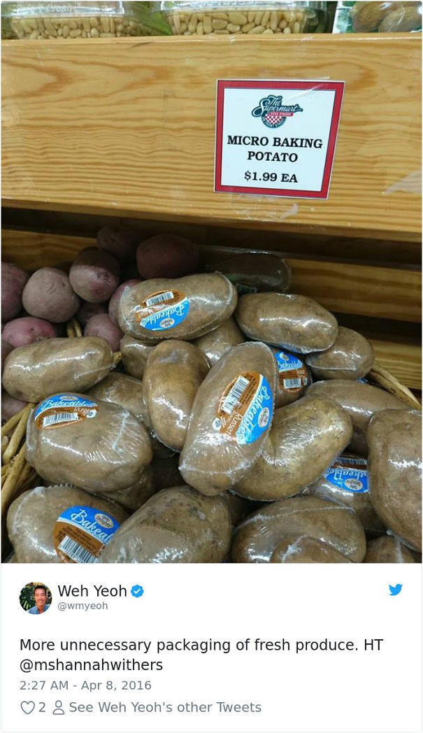 Batatas enroladas no plástico uma a uma...