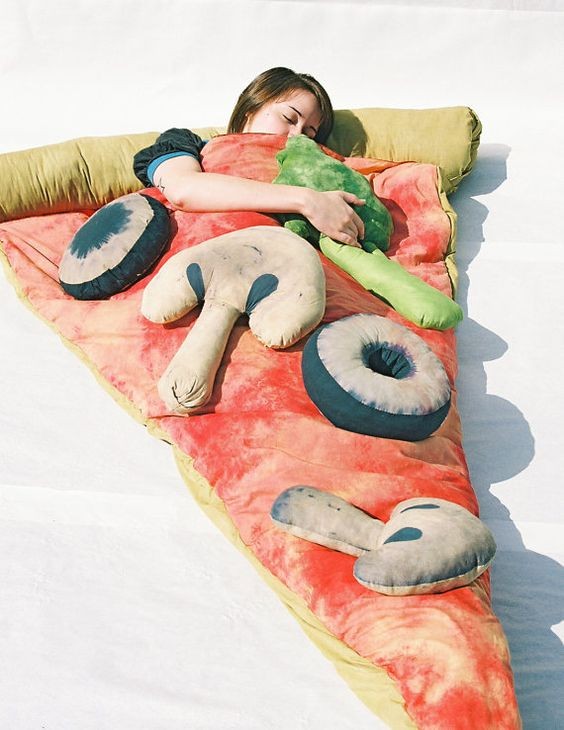 Wie houdt er niet van pizza? Met dit dekbed kun je erin slapen...