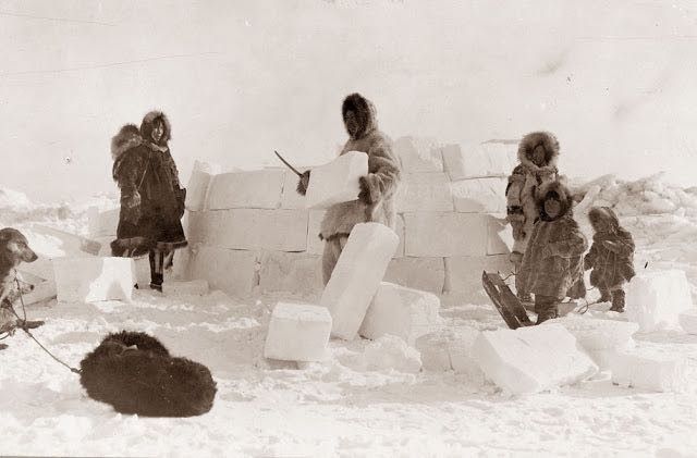 Deshalb nutzt man heute, vor allem in Amerika, den Begriff Inuit anstatt von Eskimo. Auch um die Gruppe der Yupik zu bezeichnen