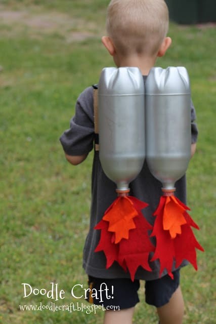 13. Llega tambien el momento de pensar un poco mas seriamente en los niños: con este proyecto podran construir un jet pack muy interesante!