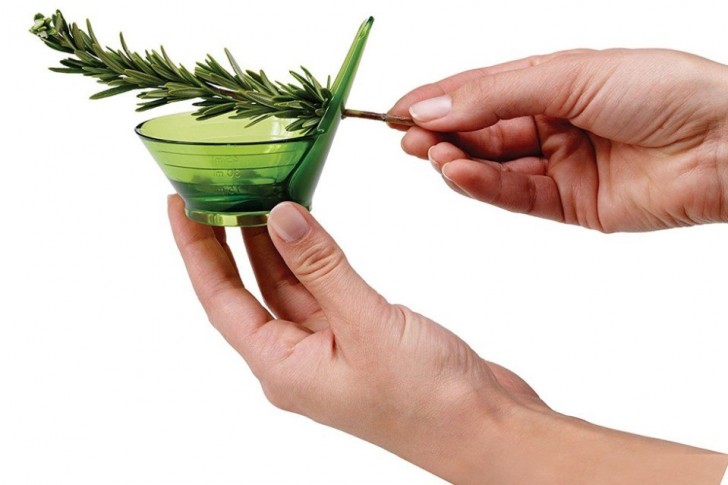 13. A kitchen tool that with a single gesture allows you to separate the sprigs of rosemary and hold them in a container.