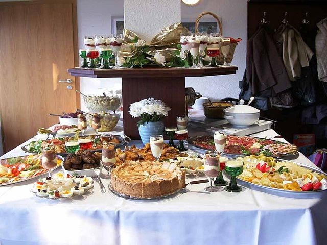 1. Buffet (rester à l'écart des fontaines à chocolat !)