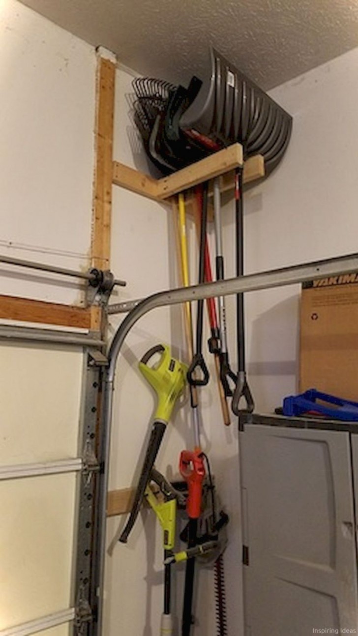 1. Create a "ratchet-hook" at the top of a small corner