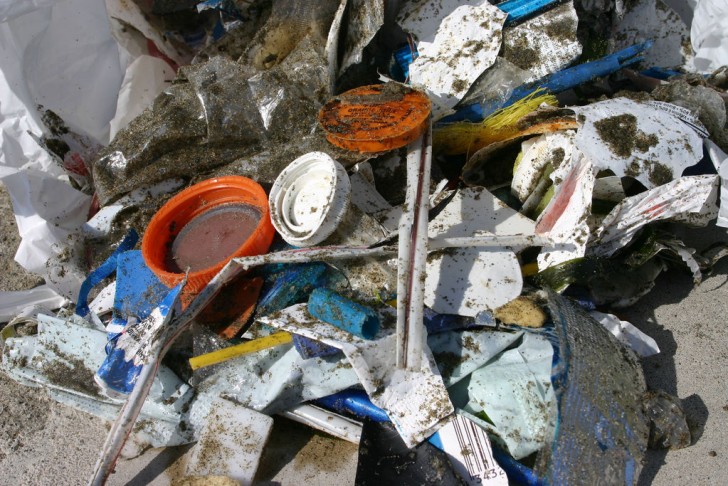 Nuove misure per combattere l'inquinamento da plastica