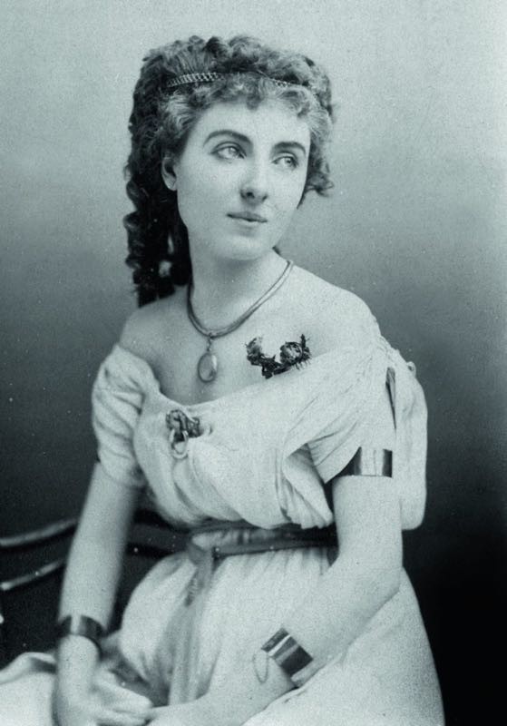 Valtesse de La Bigne nacque a Parigi nel luglio 1848 col nome di Émilie-Louise Delabigne...
