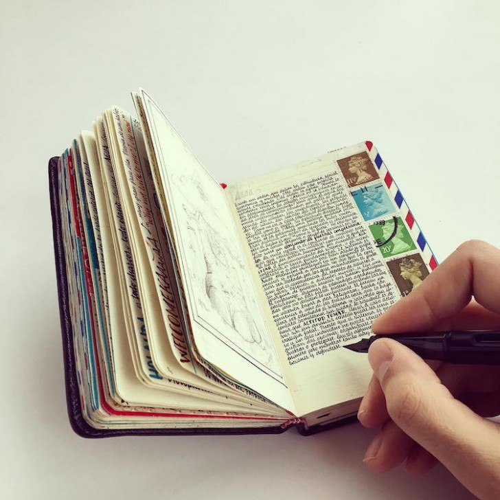 Per riempire le pagine si dota delle penne più varie, oltre a pennini, matite e colori ad acquerello.