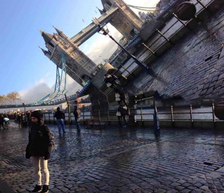 18. Il Tower Bridge sta per venire giù!