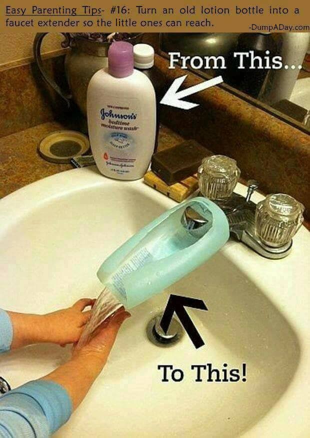 18. Con una botella de shampoo pueden crear un alargue para la canilla del baño.