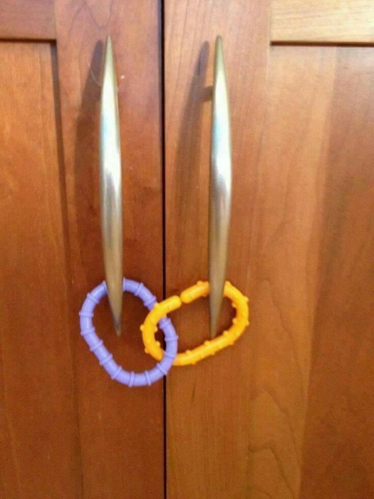 8. Two plastic rings will prevent your child from opening cupboard doors.
