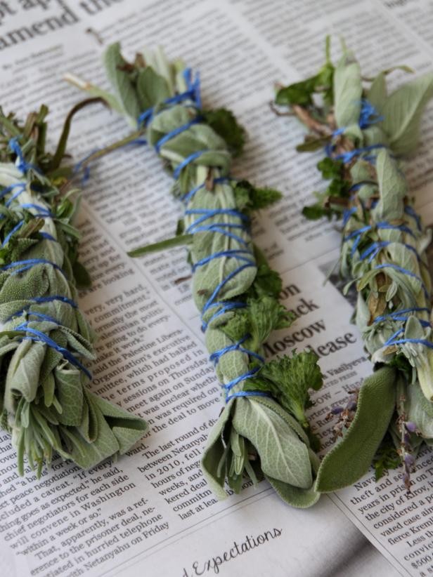 Vous pouvez créer différents bouquets, vous devrez les utiliser dans un court laps de temps, avant que les herbes ne se dessèchent et perdent leurs arômes.