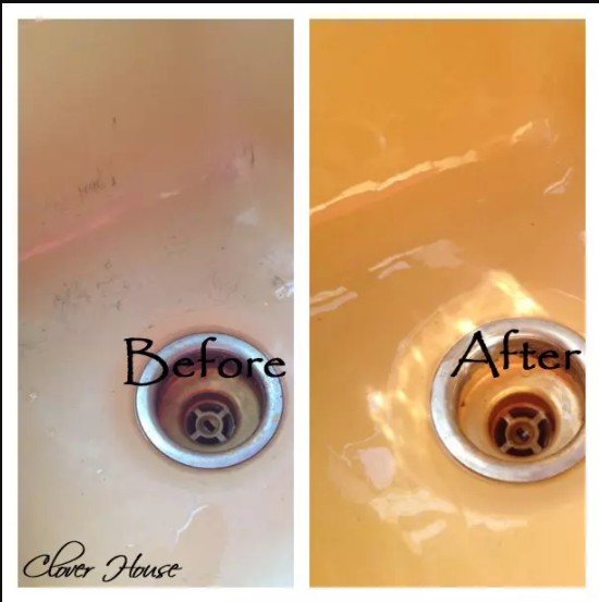 Le bicarbonate peut faire des miracles dans votre évier en céramique : étalez en un peu et utilisez une éponge pour enlever toutes les taches. Rincez et, si nécessaire, appliquez un dégraissant.