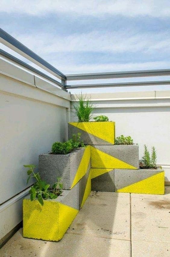 Cement blocks? With a touch of color they can create a modern and cheerful space for your green plants and flowers.