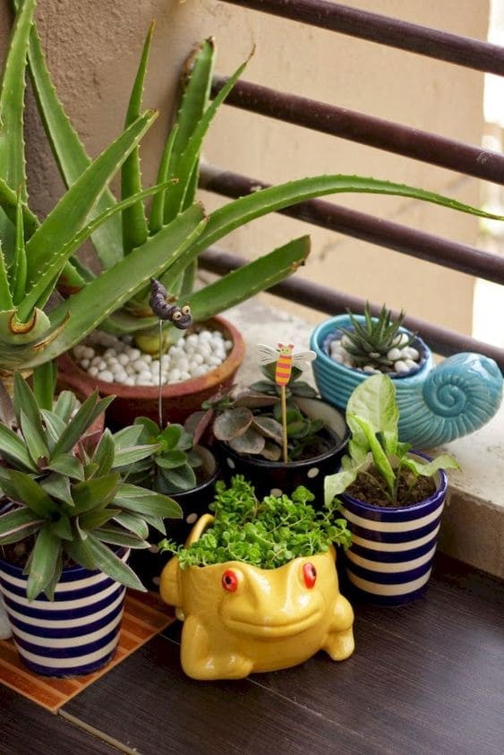 The details make the difference! Instead of the usual planters, pots, or vases, create a green corner with original and unusual plant containers.