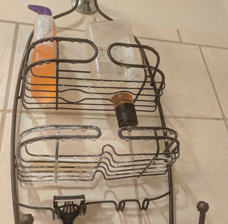 14. This shower rack shelf has two holes to keep the bottles overturned when the product is running out.