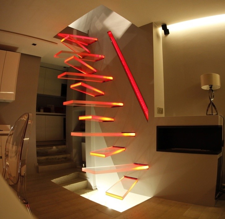 "Suspended" stairs for those who do not suffer from vertigo!