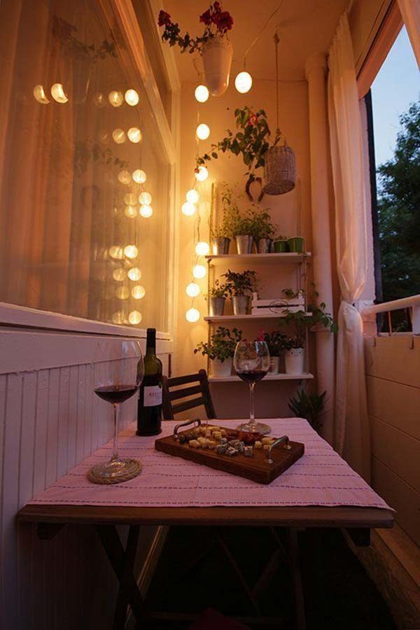 5. A small table and lamps with soft lighting can be the perfect setting for an aperitif or a romantic dinner.