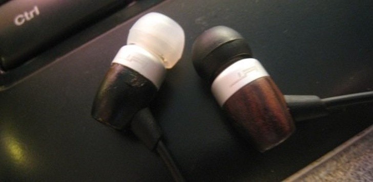 7. Wenn ihr verschiedene Gummi-Aufsätze auf eure Kopfhörer macht, wisst ihr immer sofort welcher für Rechts und welcher für Links ist.
