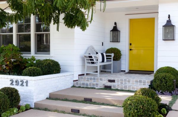 A special touch is a colored door with plants and minimalist decor.