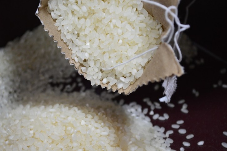 6. Weißer Reis. Im Gegensatz zum Vollkornreis kann man ihn auch drei Jahrzehnte lang aufbewahren!