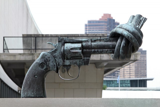 La pistola annodata, Turtle Bay, New York, Stati Uniti