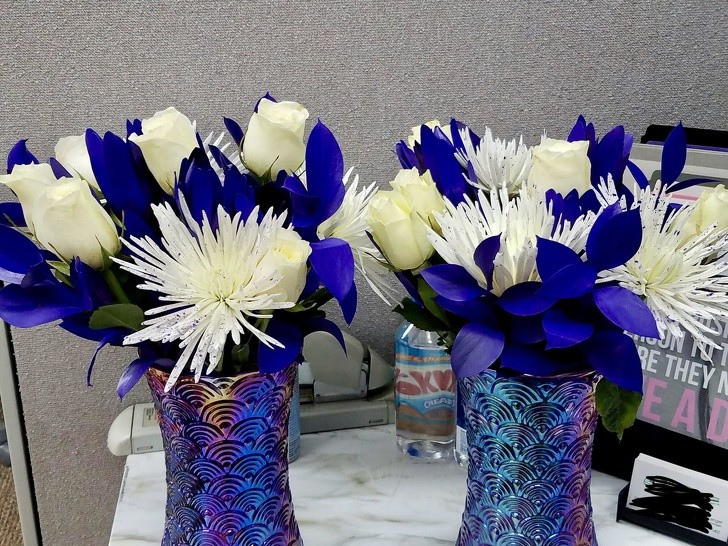 Zwei Schwestern haben unabhängig voneinander die gleichen Blumen für ihre Mutter gekauft!