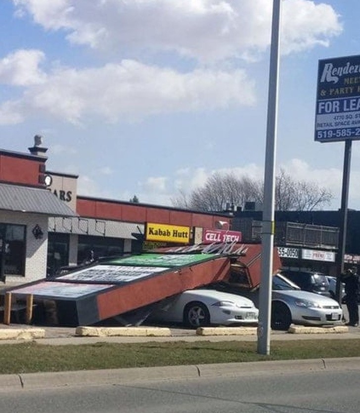 1. Cuando estacionas el auto y te encuentras con un problemita de resolver