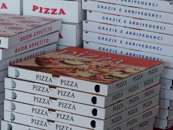 7. Les cartons de pizza sales : ils ne peuvent pas non plus être jetés avec le reste du papier, mais doivent finir dans la poubelle ordinaire.