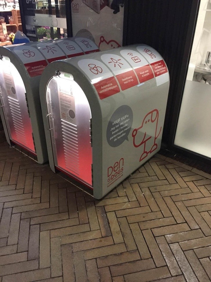 At the entrance to this supermarket there are pet cages with ventilation and lighting.