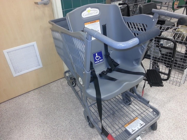 Un chariot pour les courses homologué pour le transport d'enfants et de personnes handicapées.
