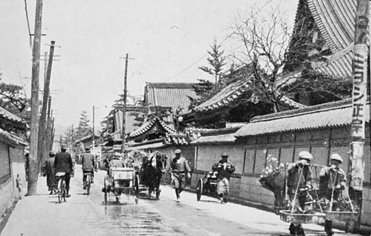 Hiroshima venne scelta come obiettivo perché rivestiva un ruolo importante nello smistamento dei militari giapponesi e forniva rifornimenti alle truppe.