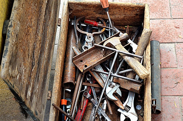 2. Protect the tool box from rust