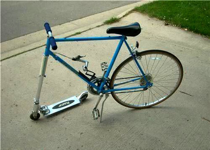 7. Come riparare una bicicletta sostituendo una ruota con uno skateboard! Un nuovo geniale mezzo di trasporto...