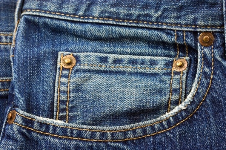 7. Il taschino ed i rivetti dei jeans.