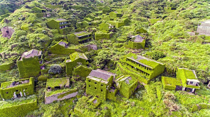 An abandoned fishing village in Houtouwan, an island that faces the city of Shanghai.