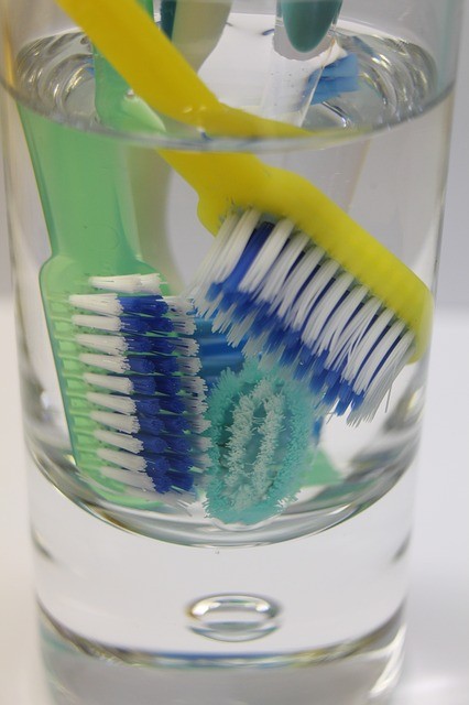 2. Garder les brosses à dents propres.