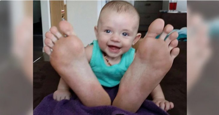  My goodness! What big feet!!