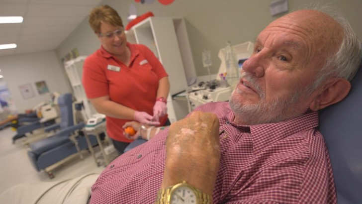 Ma da quando fece la sua prima donazione alla Croce Rossa Australiana, non ha mancato mai un appuntamento per ben 60 anni!