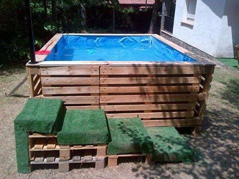 24. Tienen todavia un poco de tiempo para construir esta piscina de pallet, antes de la llegada del verano