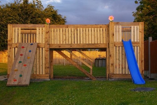 4. Do you have a lot of garden space and plenty of wooden pallets? If you also have children and great skills you can build a sensational playhouse!