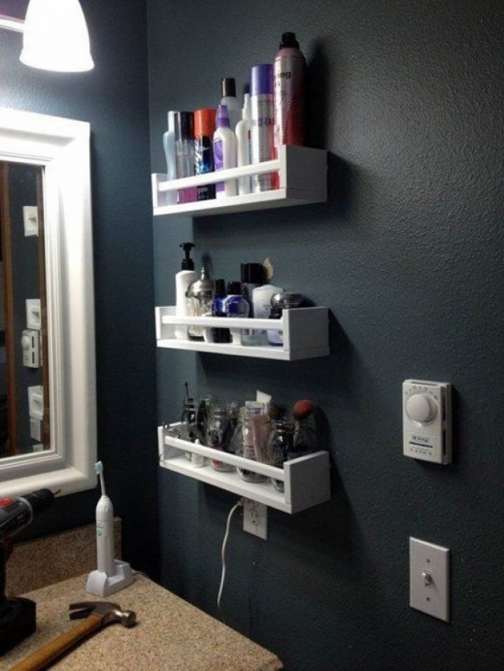 Some shelves could help solve the problem of the arrangement of all those bathroom products ...
